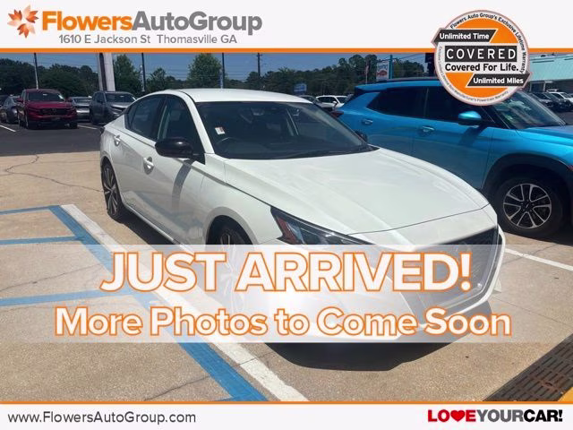2021 Pearl White Tricoat Nissan Altima 2.5 SR FWD Sedan