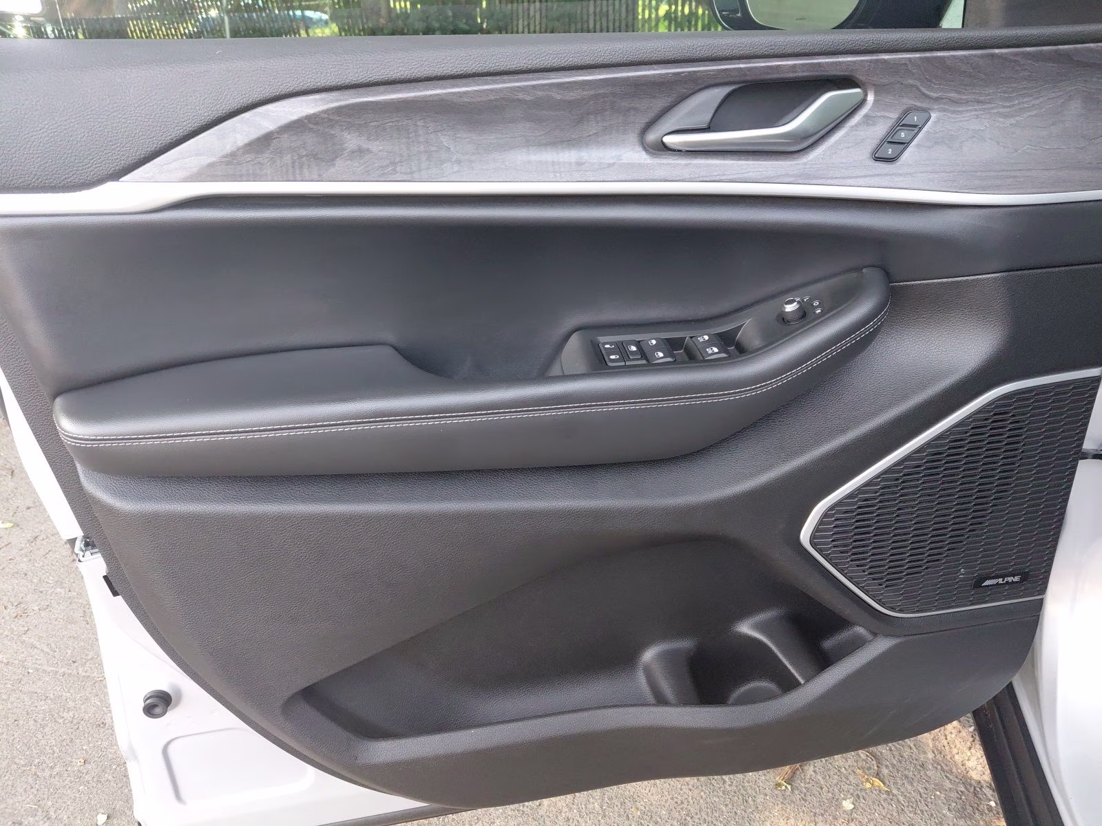 2021 Silver Zynith Jeep Grand Cherokee L Limited 4X4 SUV