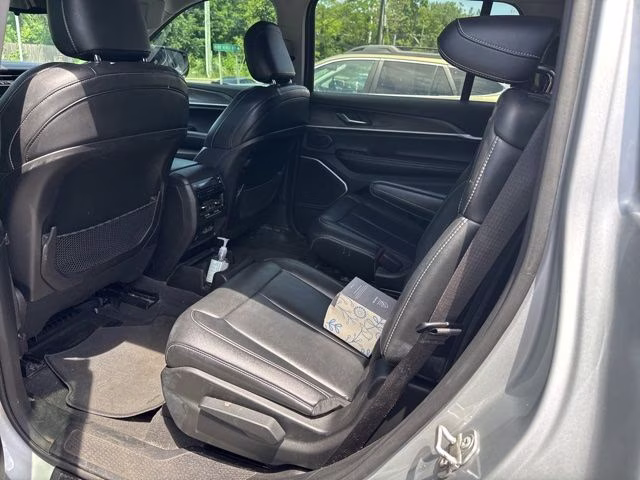 2021 Silver Zynith Jeep Grand Cherokee L Limited 4X4 SUV