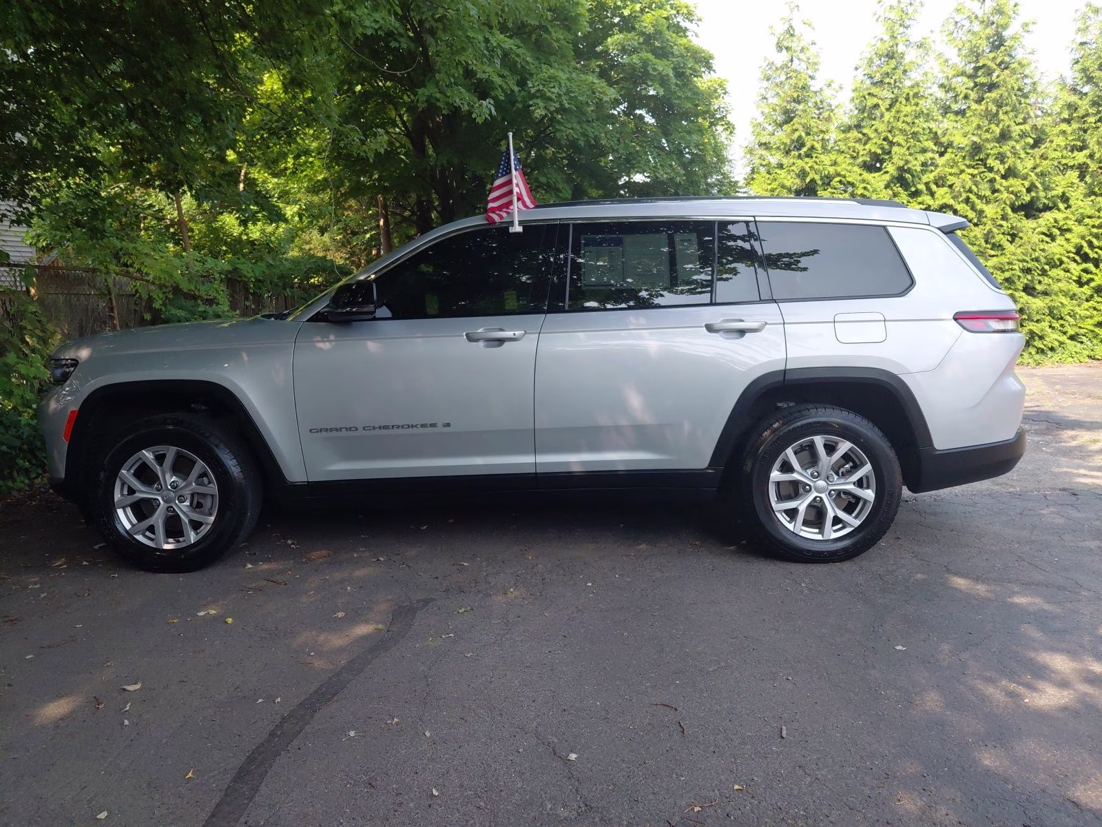 2021 Silver Zynith Jeep Grand Cherokee L Limited 4X4 SUV