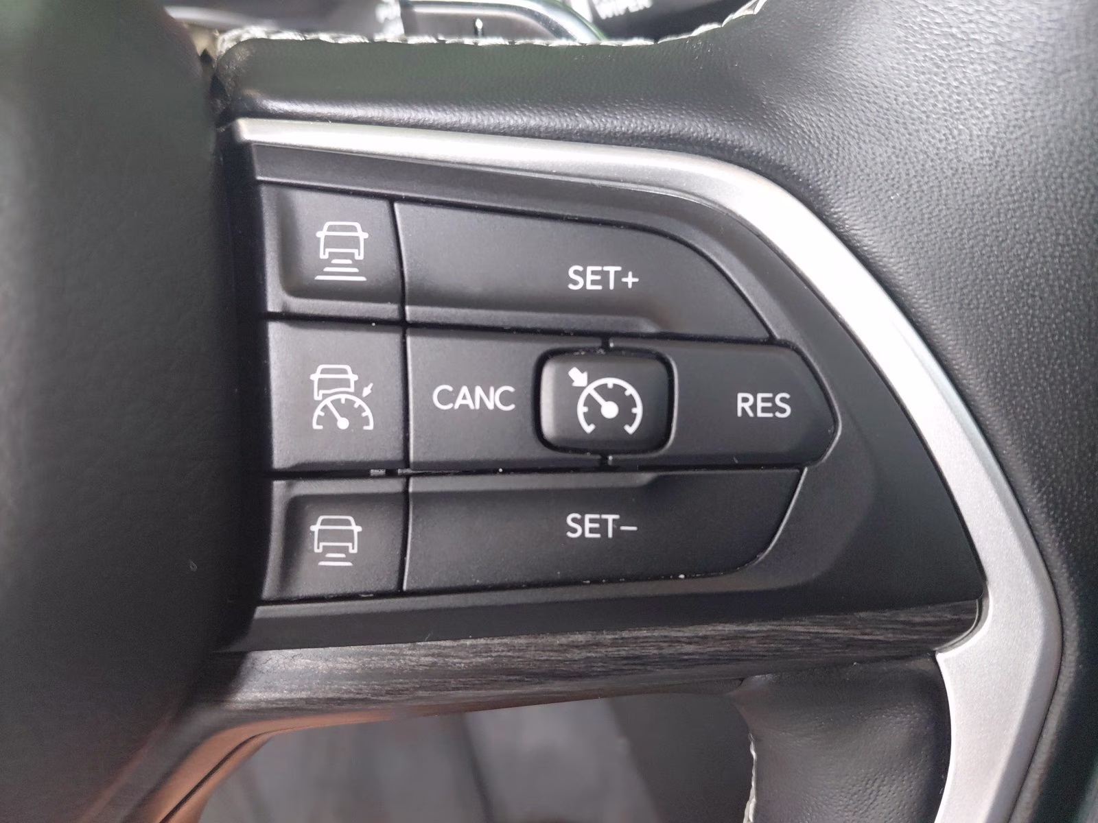 2021 Silver Zynith Jeep Grand Cherokee L Limited 4X4 SUV