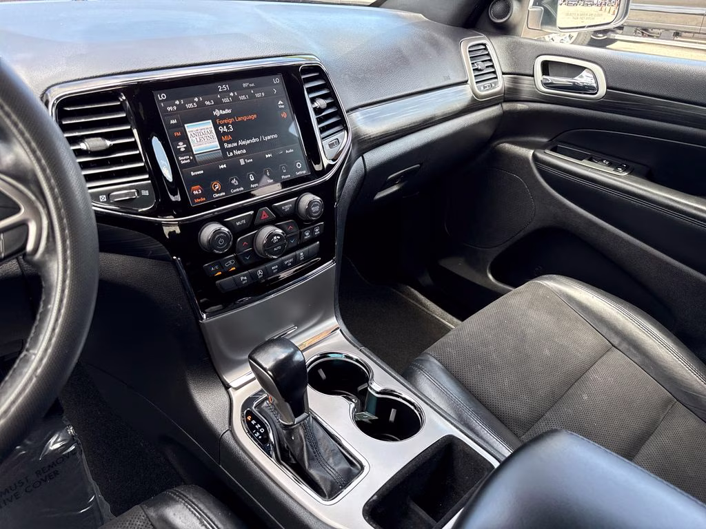 2021 Bright White Clearcoat Jeep Grand Cherokee Laredo X RWD SUV