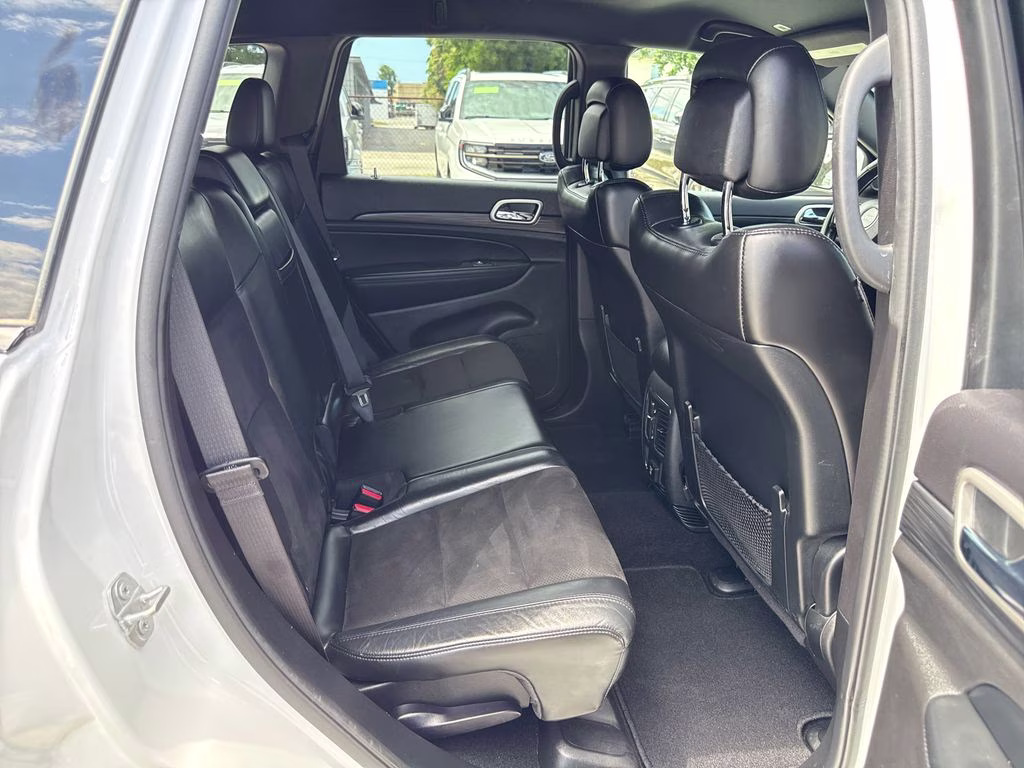 2021 Bright White Clearcoat Jeep Grand Cherokee Laredo X RWD SUV