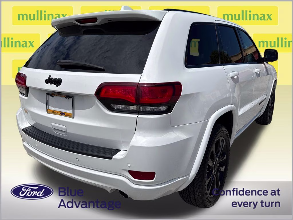 2021 Bright White Clearcoat Jeep Grand Cherokee Laredo X RWD SUV