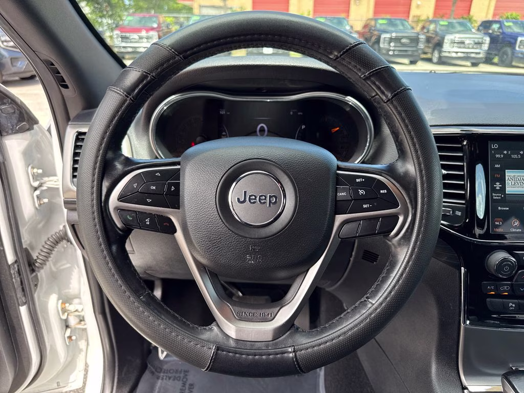 2021 Bright White Clearcoat Jeep Grand Cherokee Laredo X RWD SUV