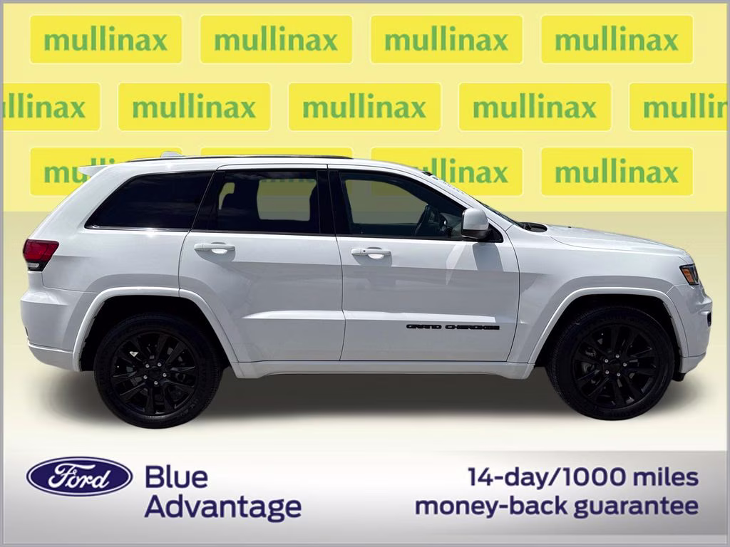 2021 Bright White Clearcoat Jeep Grand Cherokee Laredo X RWD SUV