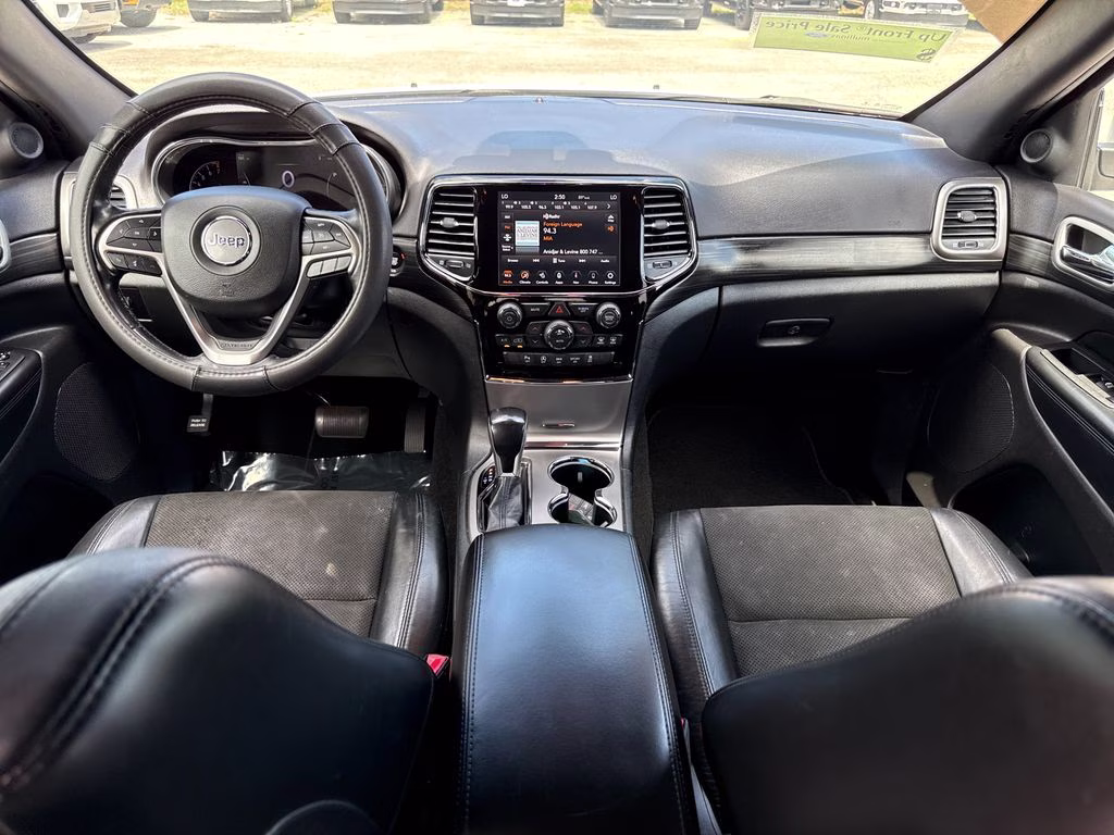 2021 Bright White Clearcoat Jeep Grand Cherokee Laredo X RWD SUV