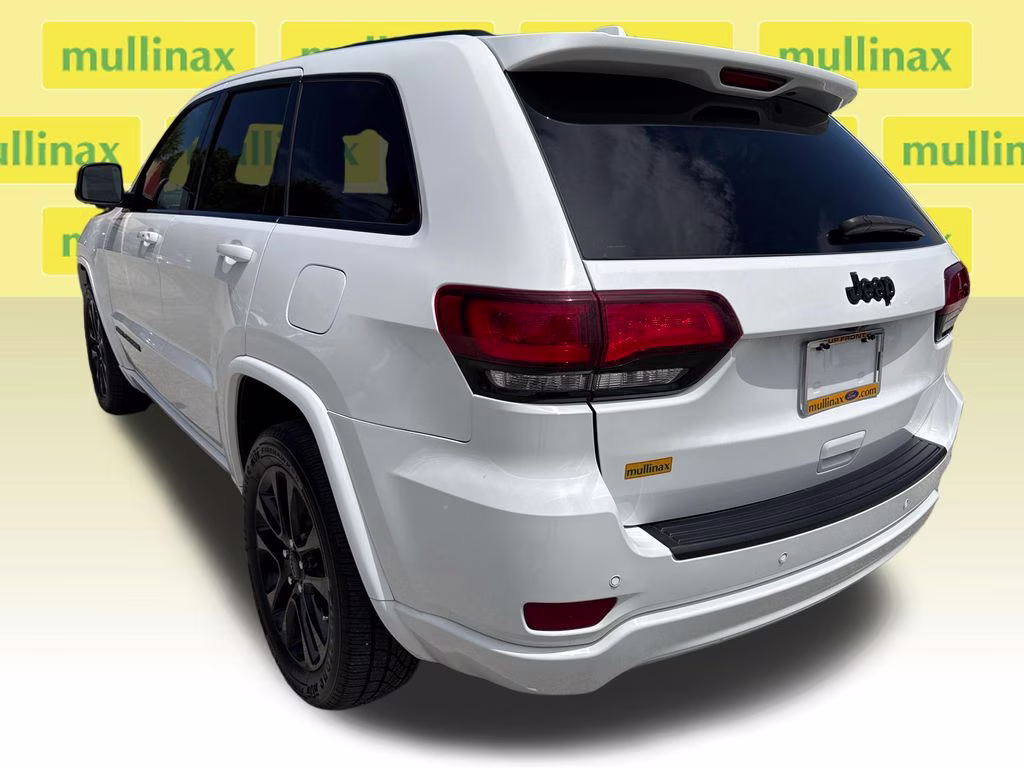 2021 Bright White Clearcoat Jeep Grand Cherokee Laredo X RWD SUV