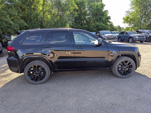 2021 Diamond Black Crystal Pearlcoat Jeep Grand Cherokee Laredo X 4X4 SUV