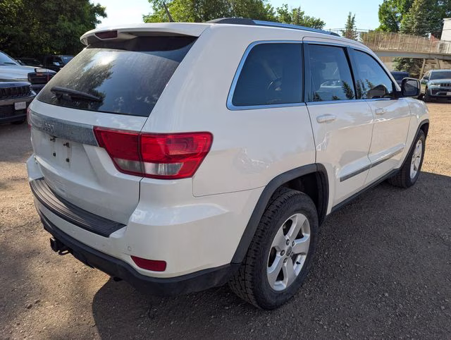 2011 Stone White Clearcoat Jeep Grand Cherokee Laredo 4X4 SUV