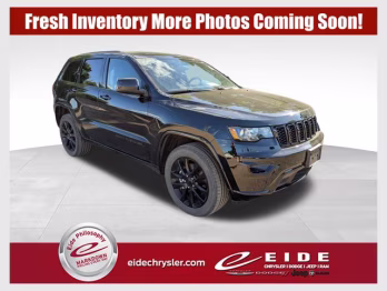 2021 Diamond Black Crystal Pearlcoat Jeep Grand Cherokee Laredo X 4X4 SUV
