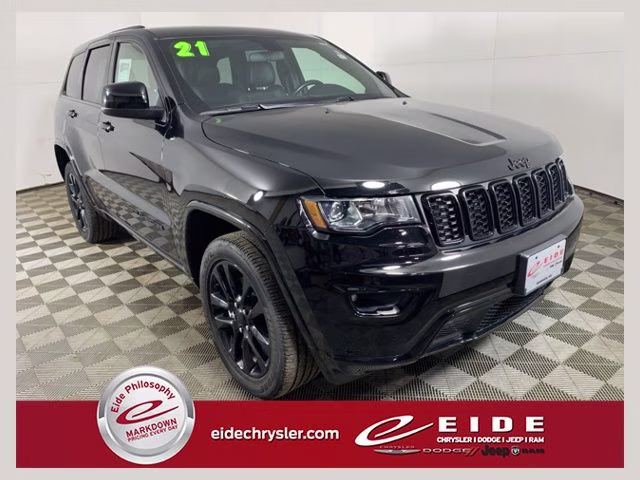 2021 Diamond Black Crystal Pearlcoat Jeep Grand Cherokee Laredo X 4X4 SUV