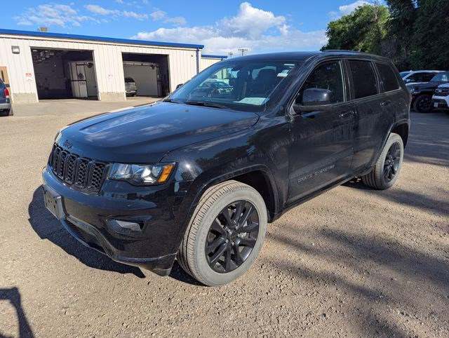 2021 Diamond Black Crystal Pearlcoat Jeep Grand Cherokee Laredo X 4X4 SUV
