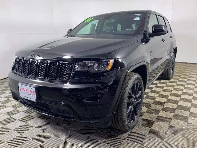 2021 Diamond Black Crystal Pearlcoat Jeep Grand Cherokee Laredo X 4X4 SUV