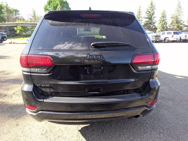 2021 Diamond Black Crystal Pearlcoat Jeep Grand Cherokee Laredo X 4X4 SUV