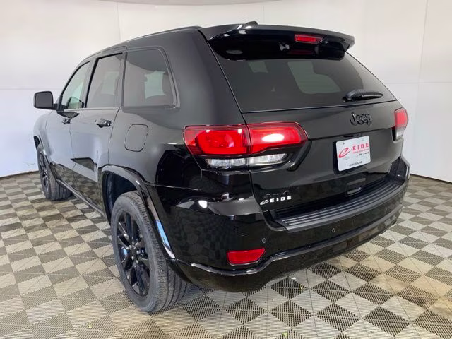 2021 Diamond Black Crystal Pearlcoat Jeep Grand Cherokee Laredo X 4X4 SUV