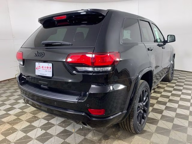 2021 Diamond Black Crystal Pearlcoat Jeep Grand Cherokee Laredo X 4X4 SUV