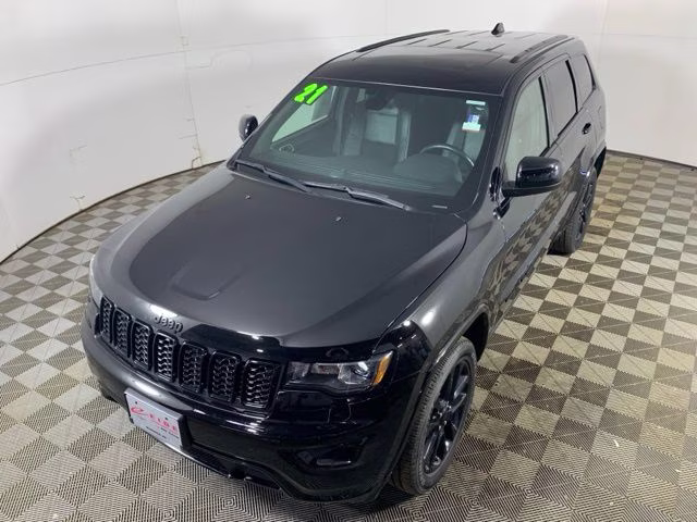 2021 Diamond Black Crystal Pearlcoat Jeep Grand Cherokee Laredo X 4X4 SUV
