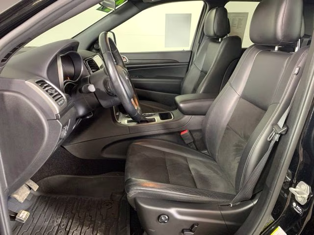 2021 Diamond Black Crystal Pearlcoat Jeep Grand Cherokee Laredo X 4X4 SUV