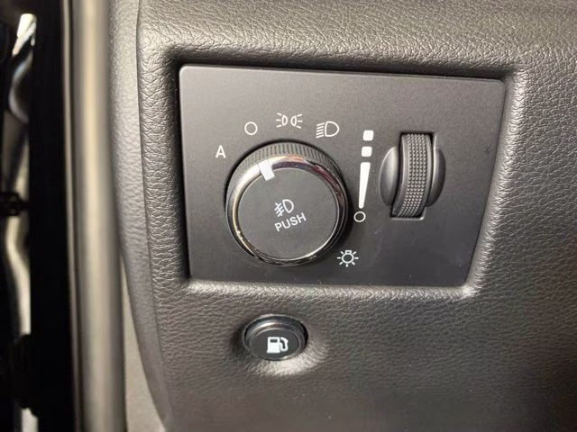 2021 Diamond Black Crystal Pearlcoat Jeep Grand Cherokee Laredo X 4X4 SUV