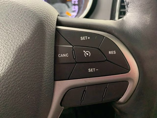 2021 Diamond Black Crystal Pearlcoat Jeep Grand Cherokee Laredo X 4X4 SUV