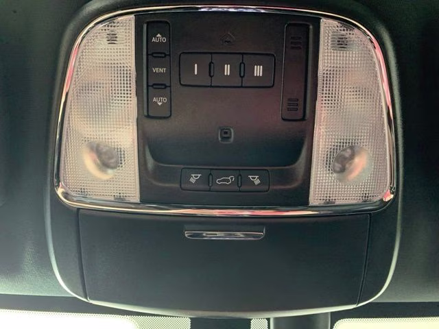 2021 Diamond Black Crystal Pearlcoat Jeep Grand Cherokee Laredo X 4X4 SUV
