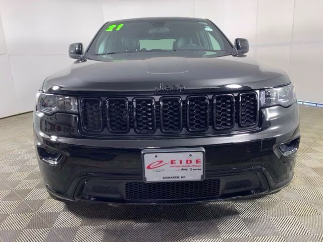 2021 Diamond Black Crystal Pearlcoat Jeep Grand Cherokee Laredo X 4X4 SUV