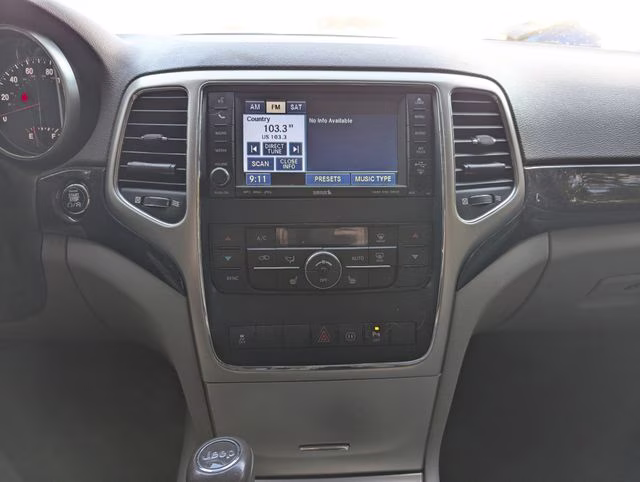 2011 Stone White Clearcoat Jeep Grand Cherokee Laredo 4X4 SUV