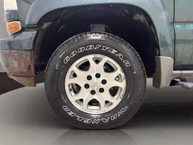 2004 Dark Green Metallic Chevrolet Suburban 1500 Z71 4X4 SUV