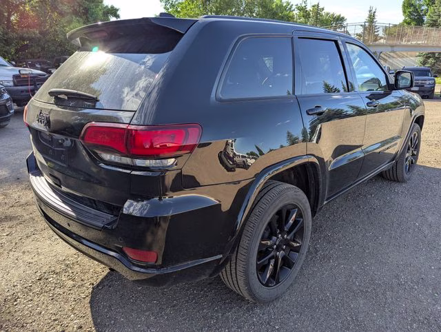 2021 Diamond Black Crystal Pearlcoat Jeep Grand Cherokee Laredo X 4X4 SUV