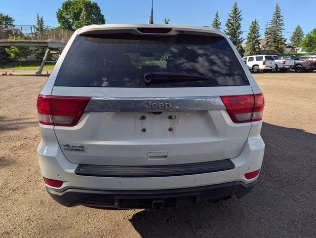2011 Stone White Clearcoat Jeep Grand Cherokee Laredo 4X4 SUV