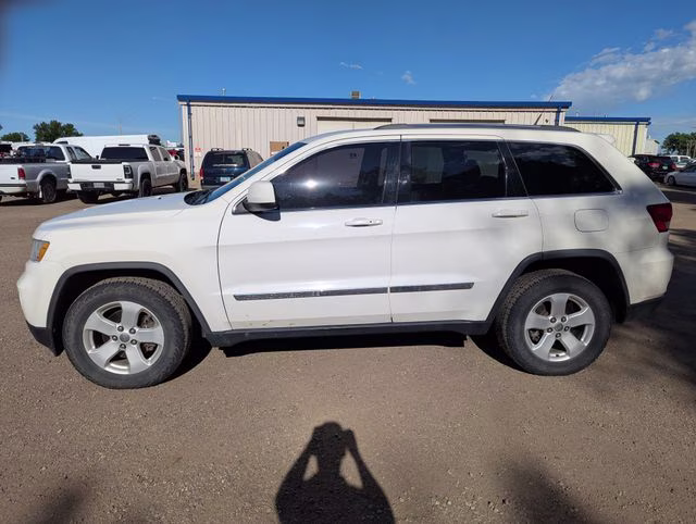 2011 Stone White Clearcoat Jeep Grand Cherokee Laredo 4X4 SUV
