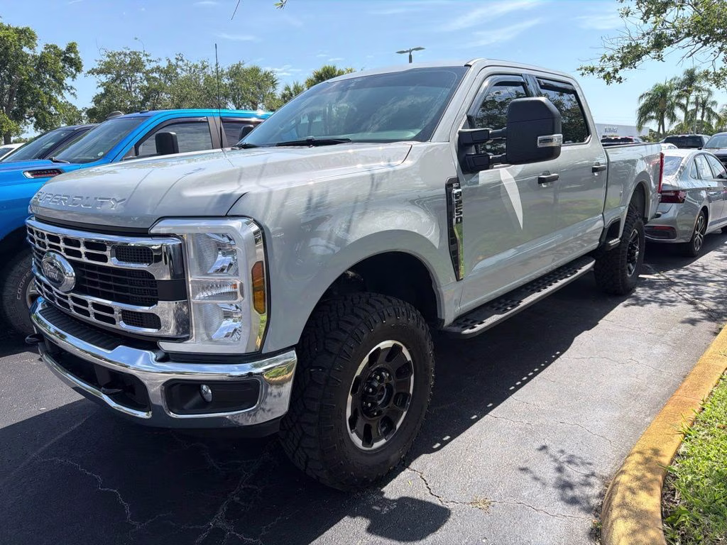 2026 Avalanche Ford Super Duty F-250 SRW XLT 4X4 Truck