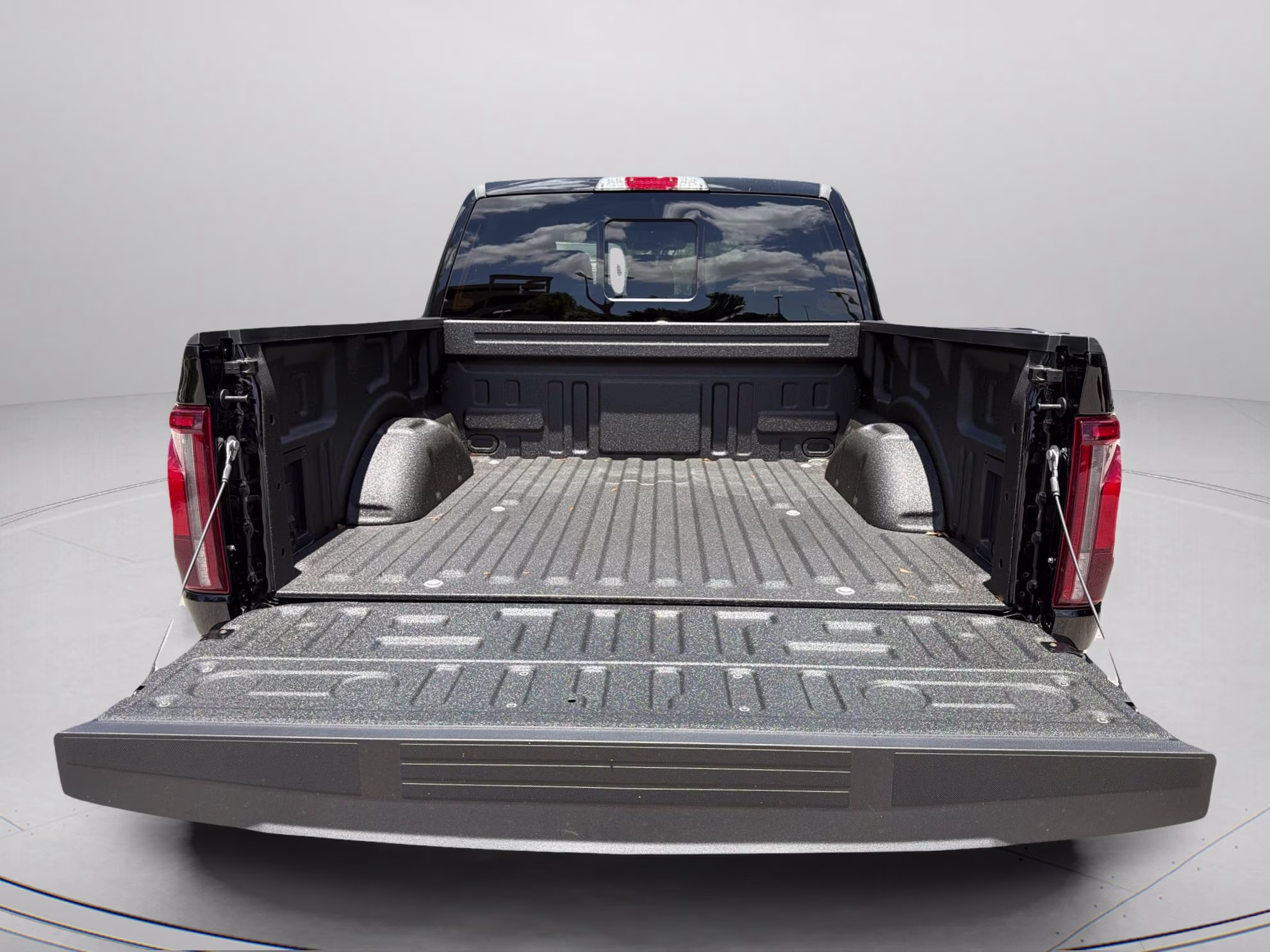2026 Agate Black Metallic Ford F-150 LARIAT Crew Cab Pickup 4X4 Truck
