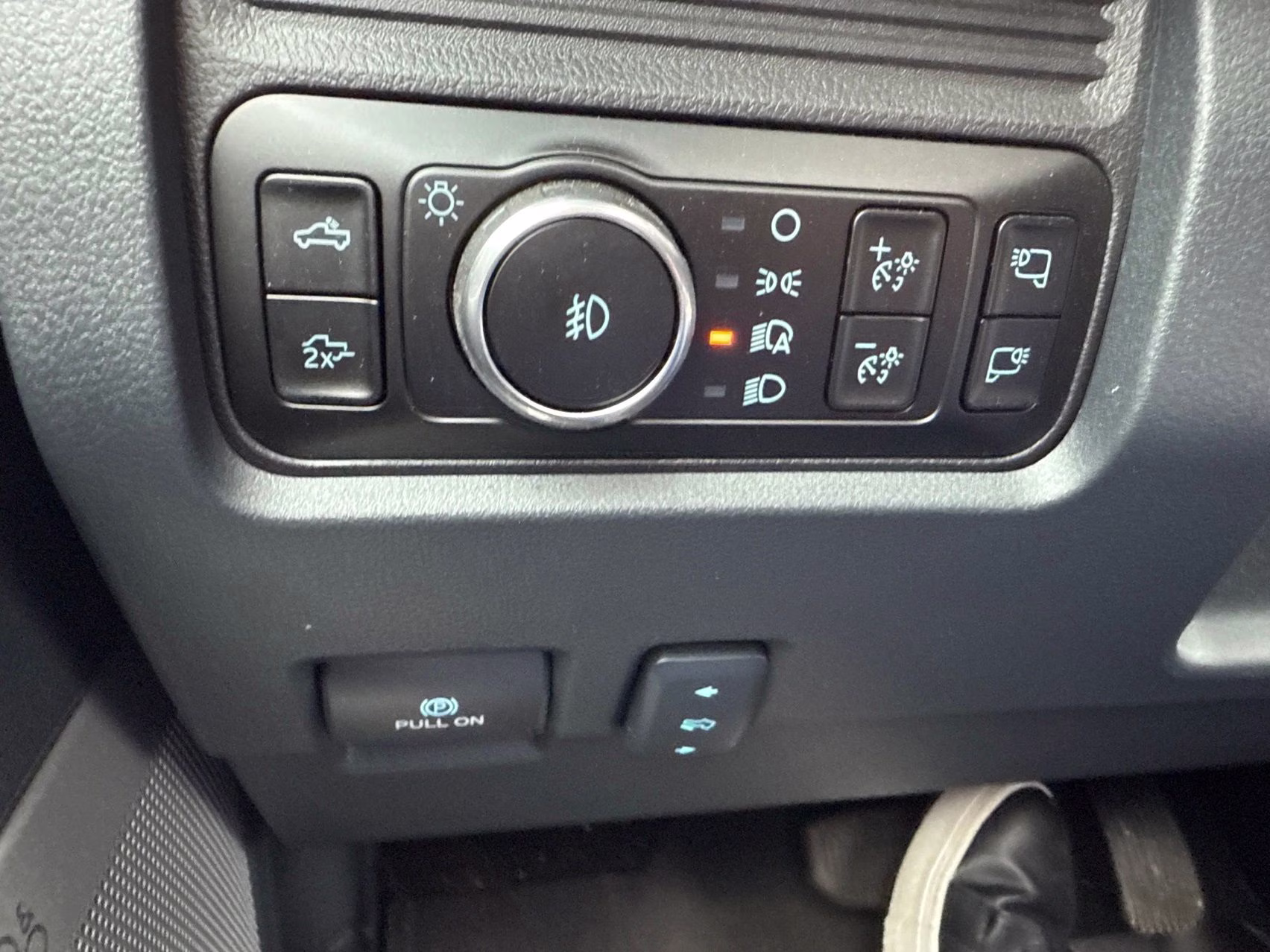 2025 Avalanche Ford Super Duty F-350 SRW Lariat 4X4 Truck