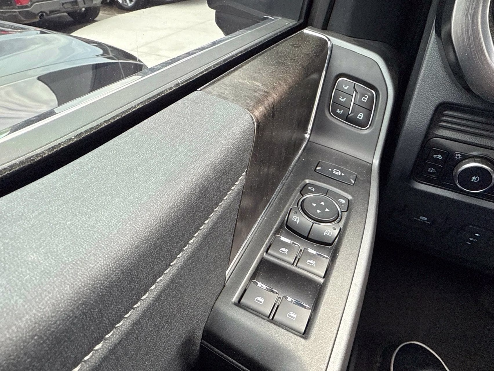 2025 Avalanche Ford Super Duty F-350 SRW Lariat 4X4 Truck
