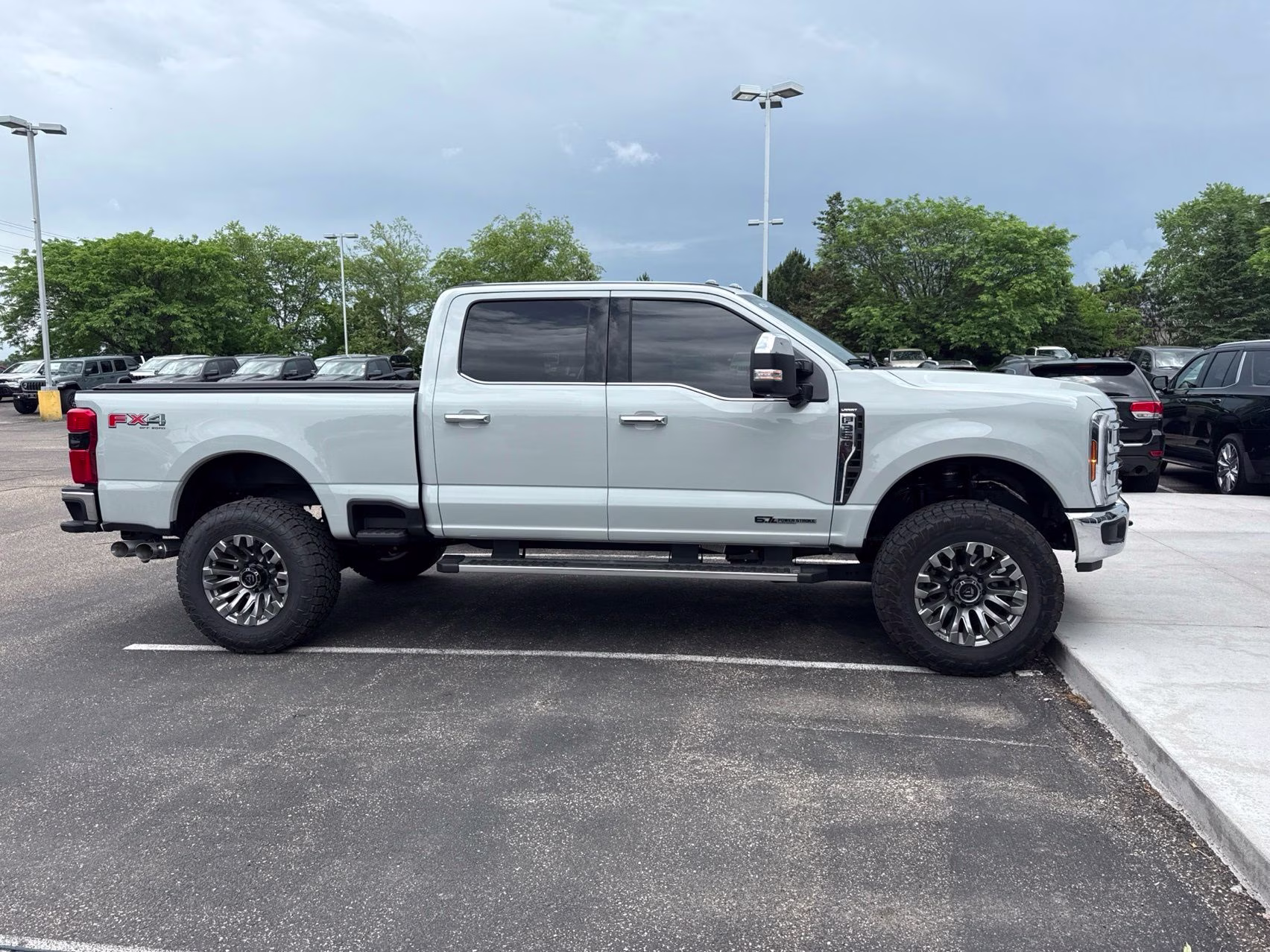 2025 Avalanche Ford Super Duty F-350 SRW Lariat 4X4 Truck
