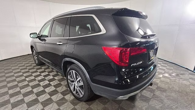 2017 Crystal Black Pearl Honda Pilot Elite AWD SUV