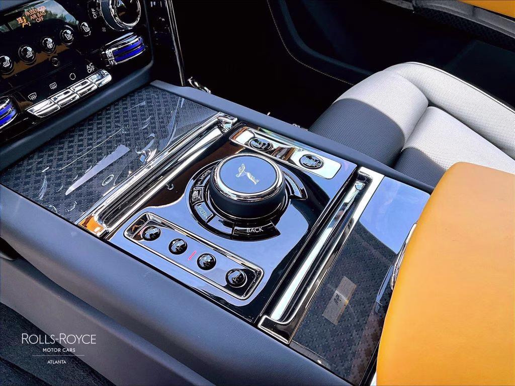 2027 Tempest Grey Rolls-Royce Black Badge Cullinan AWD SUV