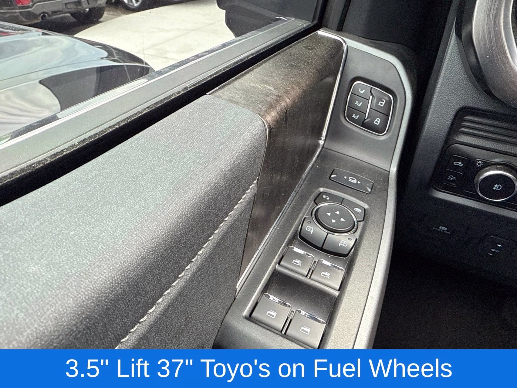 2025 Avalanche Ford Super Duty F-350 SRW Lariat 4X4 Truck