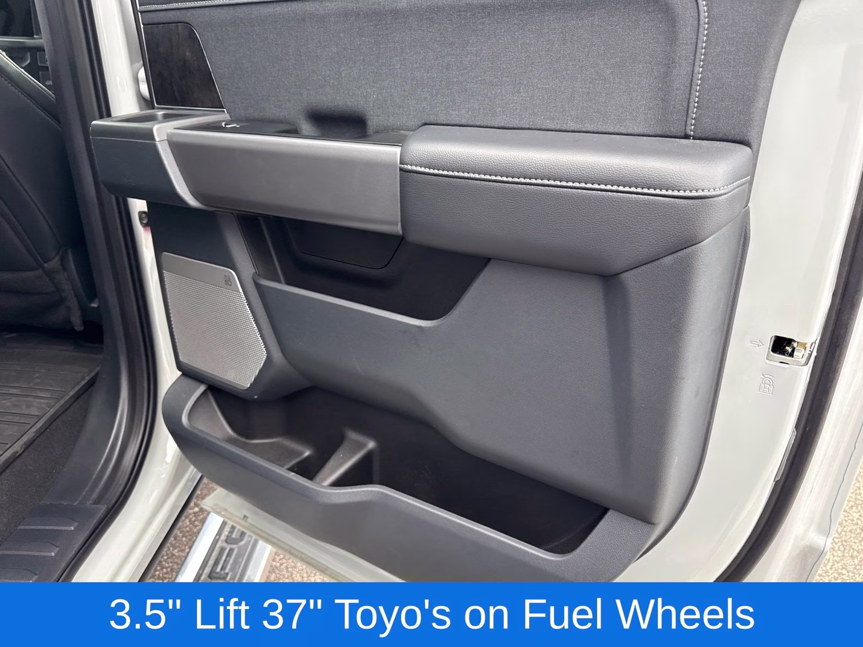 2025 Avalanche Ford Super Duty F-350 SRW Lariat 4X4 Truck