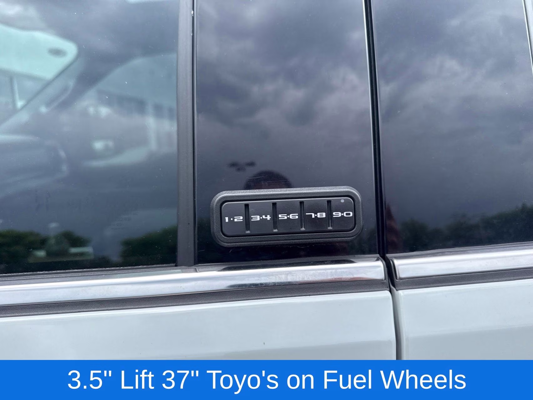 2025 Avalanche Ford Super Duty F-350 SRW Lariat 4X4 Truck