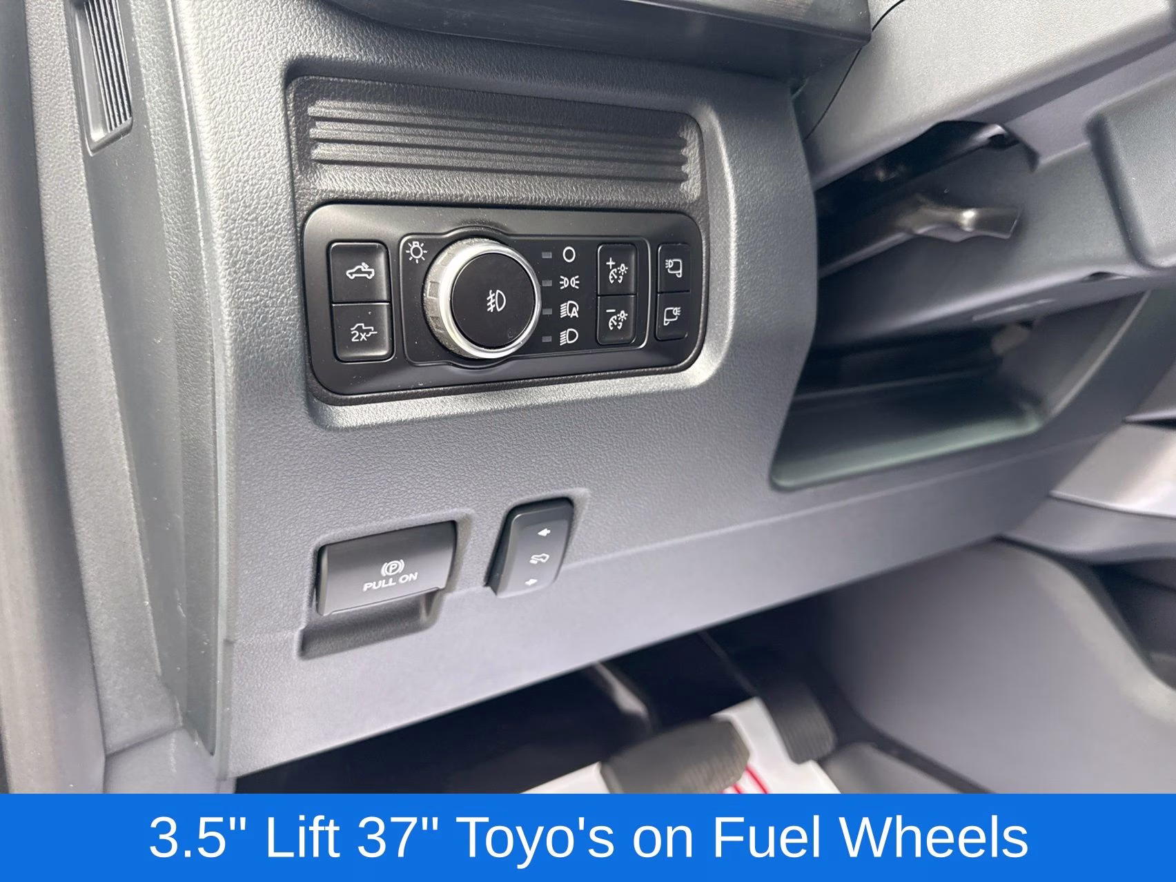 2025 Avalanche Ford Super Duty F-350 SRW Lariat 4X4 Truck