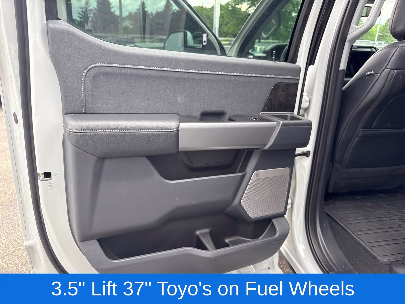 2025 Avalanche Ford Super Duty F-350 SRW Lariat 4X4 Truck