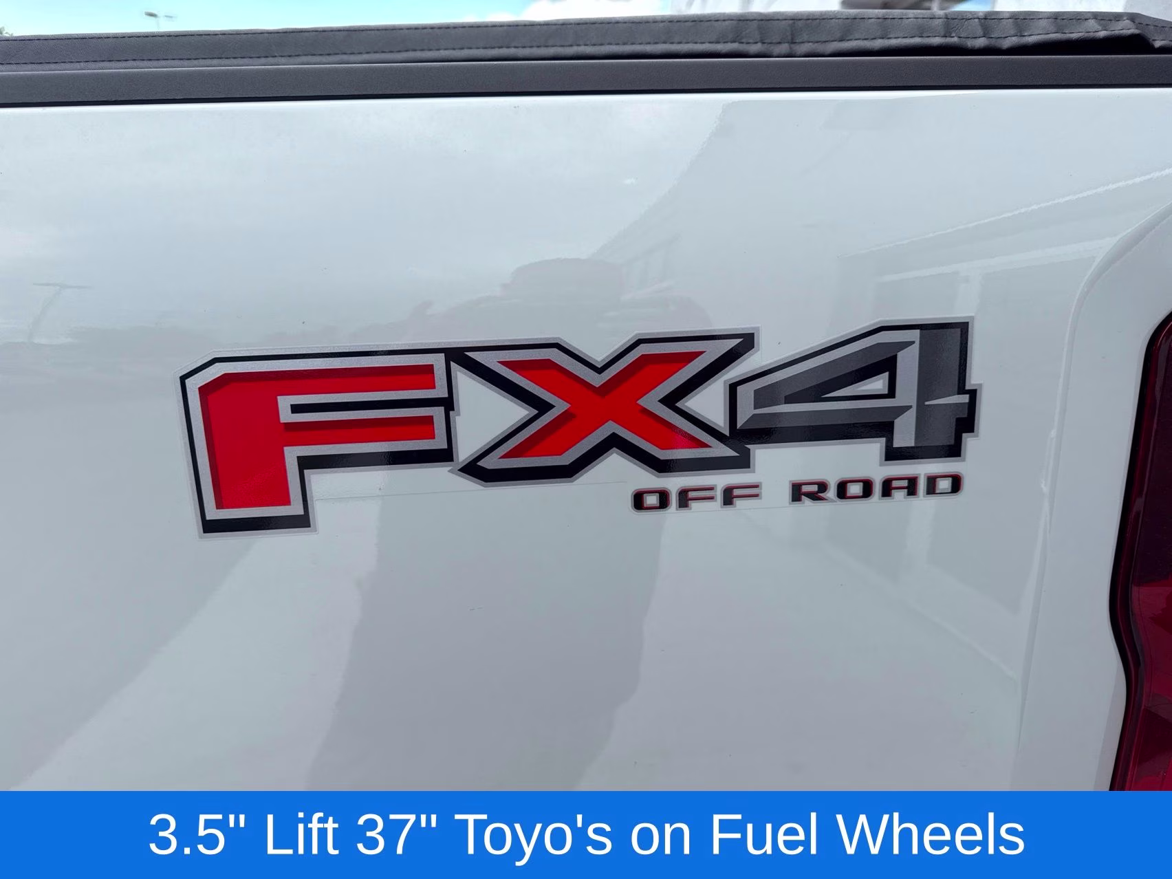 2025 Avalanche Ford Super Duty F-350 SRW Lariat 4X4 Truck