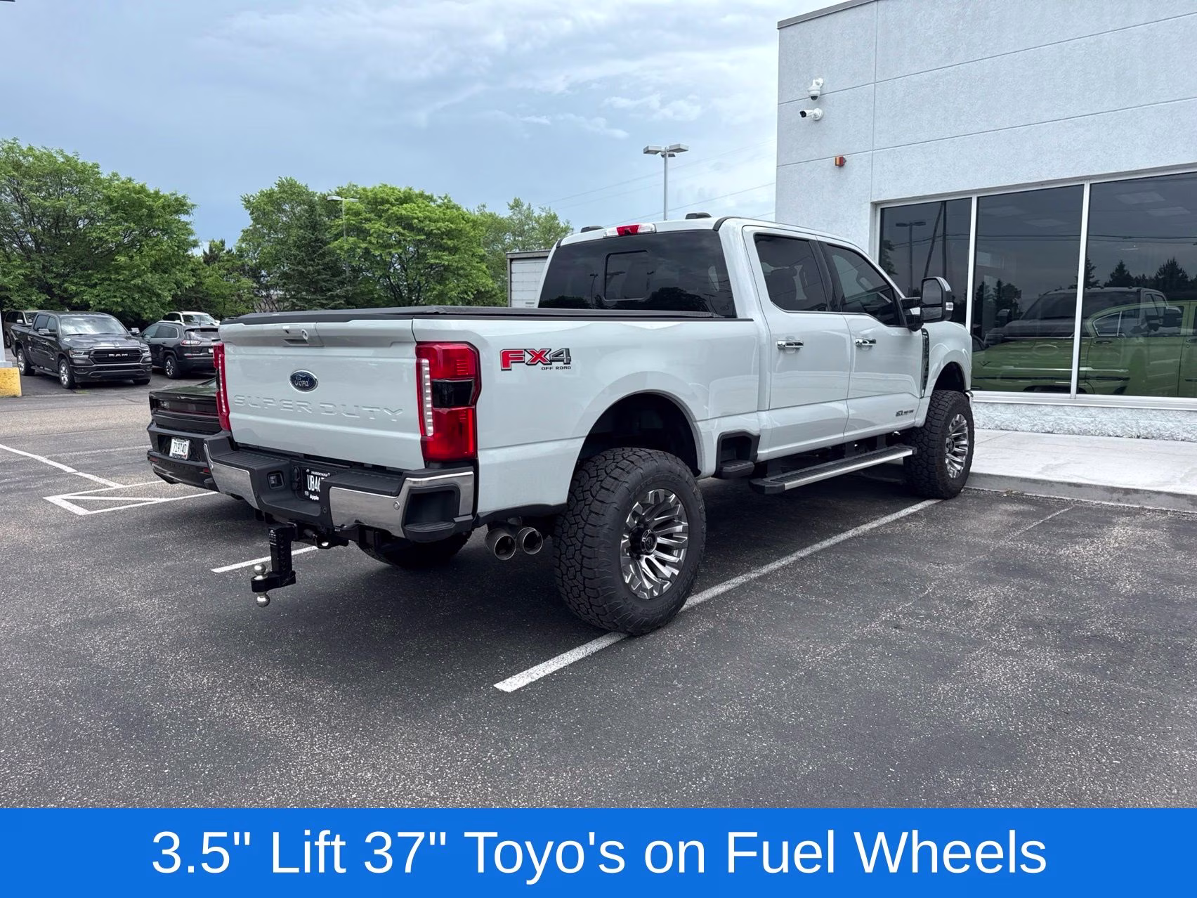 2025 Avalanche Ford Super Duty F-350 SRW Lariat 4X4 Truck
