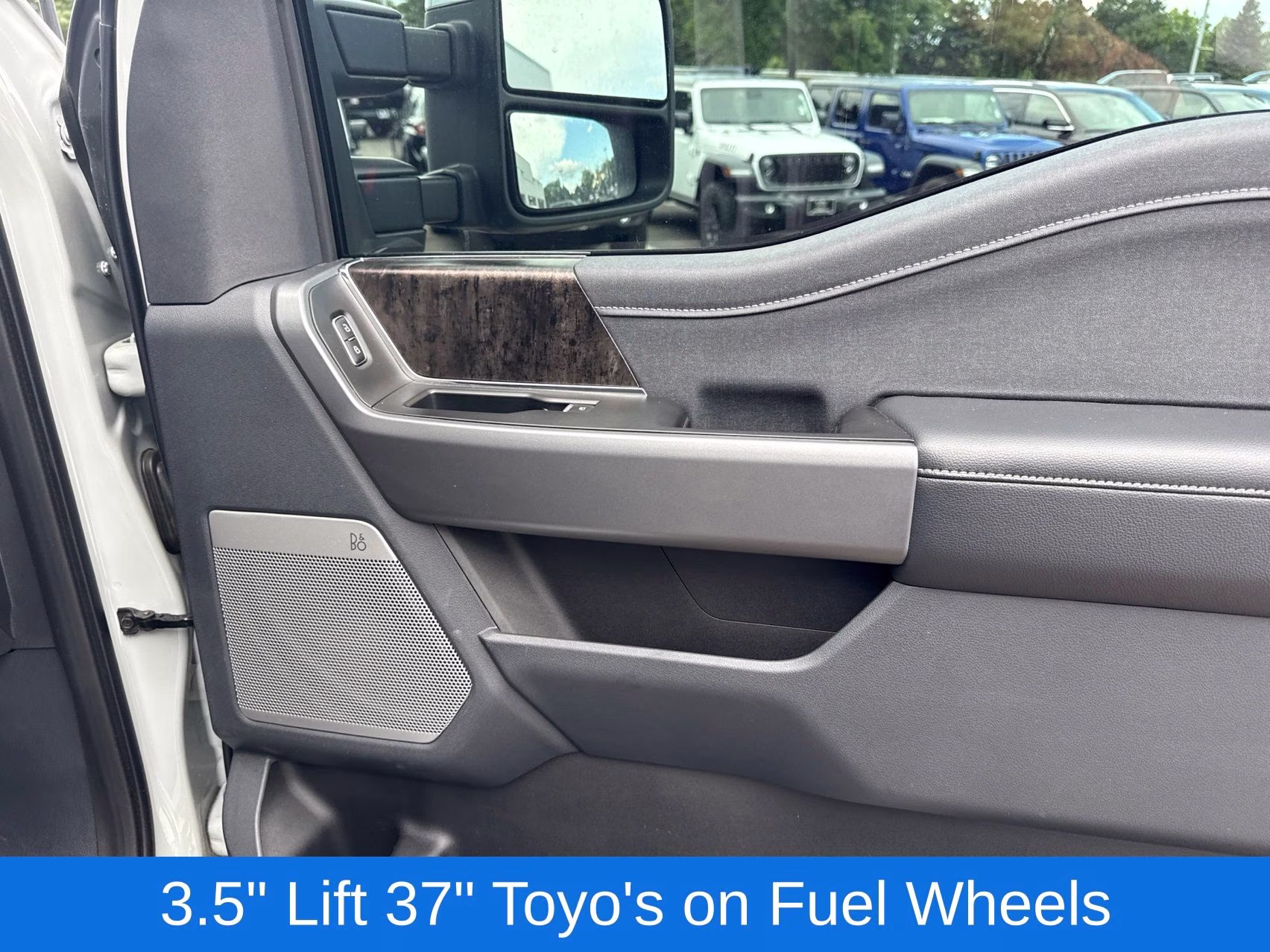 2025 Avalanche Ford Super Duty F-350 SRW Lariat 4X4 Truck