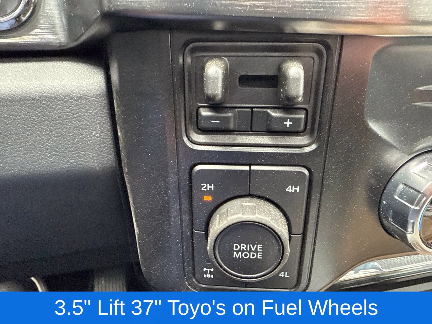 2025 Avalanche Ford Super Duty F-350 SRW Lariat 4X4 Truck