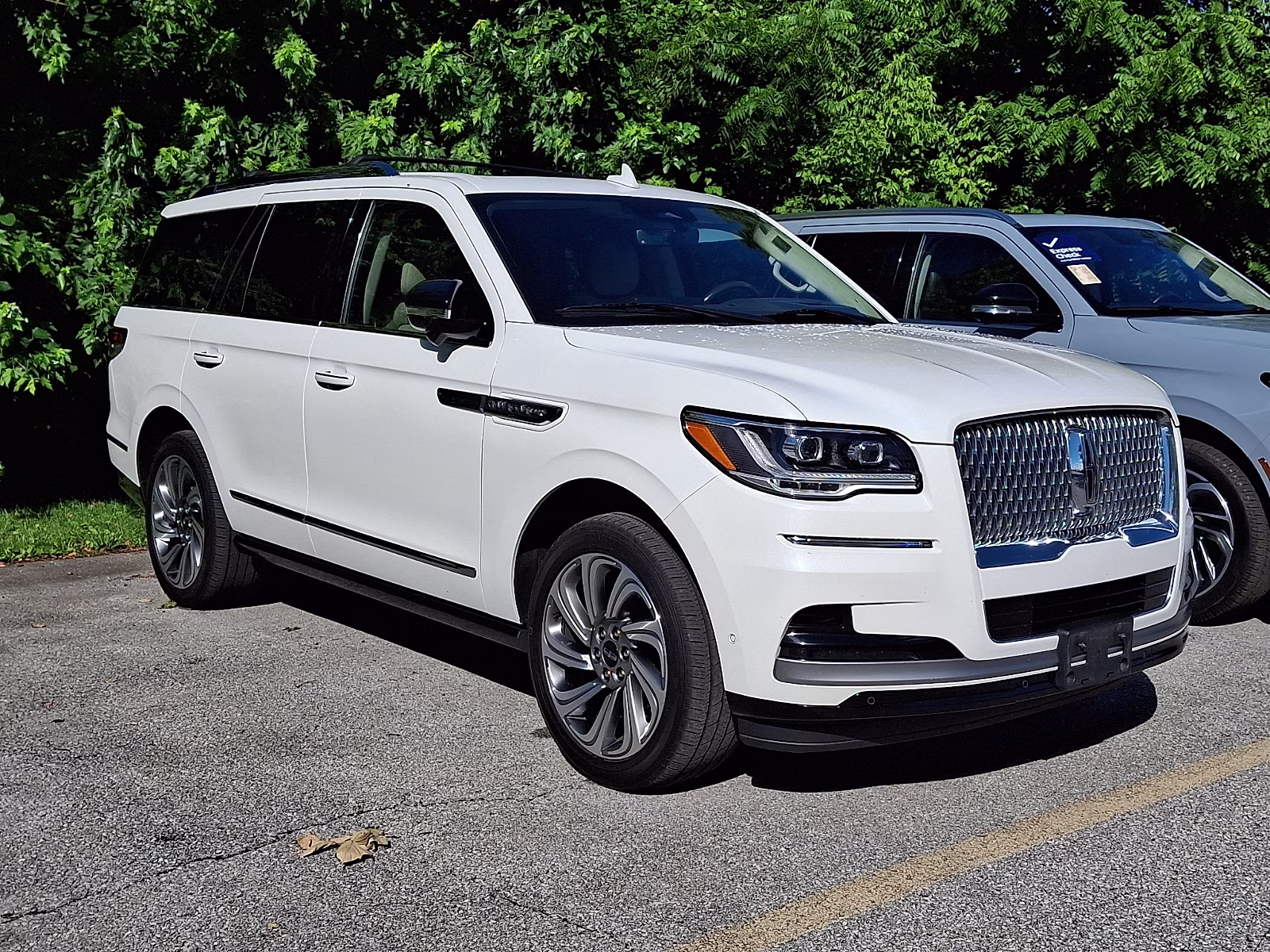 2023 White Metallic Lincoln Navigator Reserve 4X4