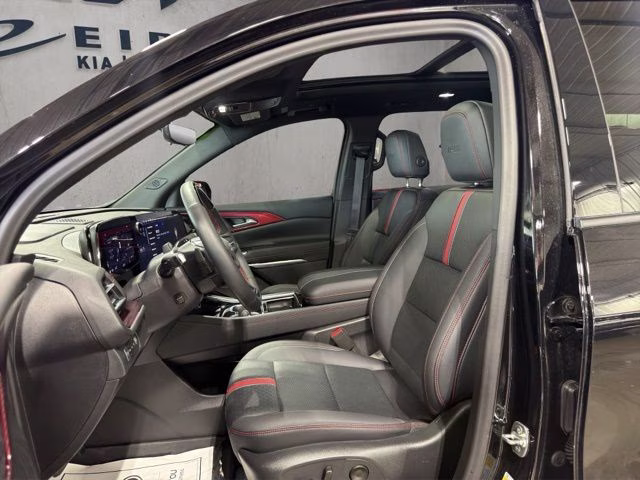 2025 Mosaic Black Metallic Chevrolet Traverse RS AWD SUV